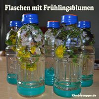 Flaschen mit Frühlingsblumen - Bastelidee für Kinder